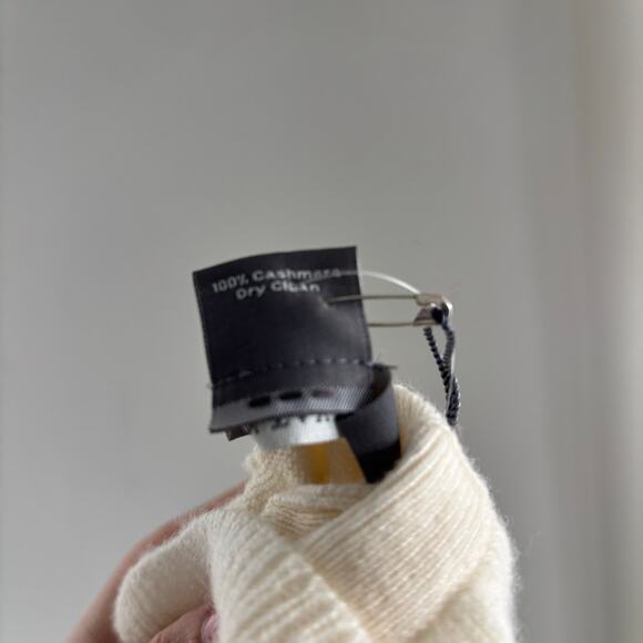 NEW Ann Taylor Cashmere Women's Cream Sweater Sleeveless Ruffled V-Neck Size L - Picture 4 of 6